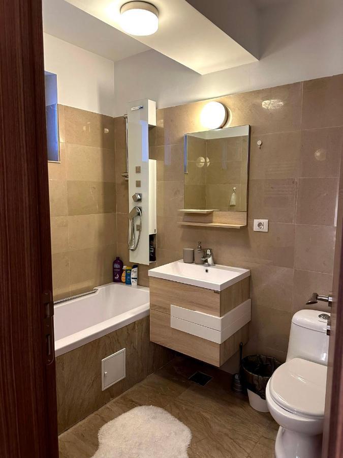 Cozy Apartment With Self Check-In Near Promenada Mall And Verdi Park Букурещ Екстериор снимка