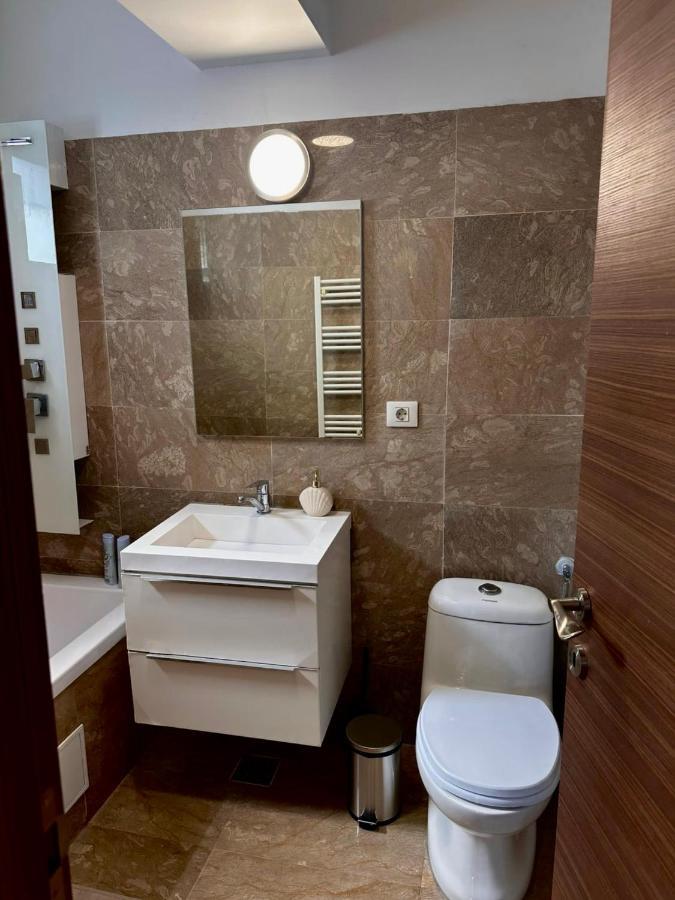Cozy Apartment With Self Check-In Near Promenada Mall And Verdi Park Букурещ Екстериор снимка