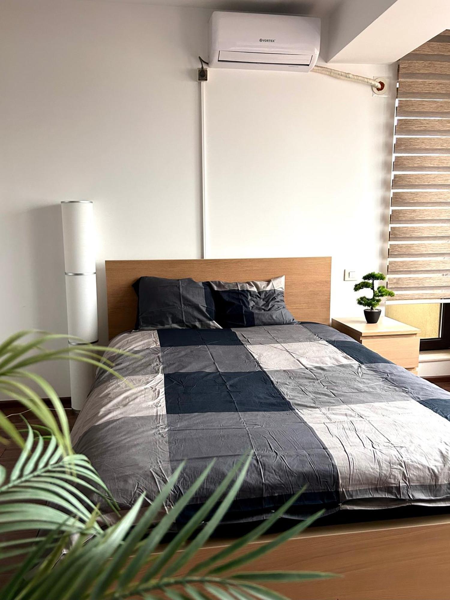 Cozy Apartment With Self Check-In Near Promenada Mall And Verdi Park Букурещ Екстериор снимка