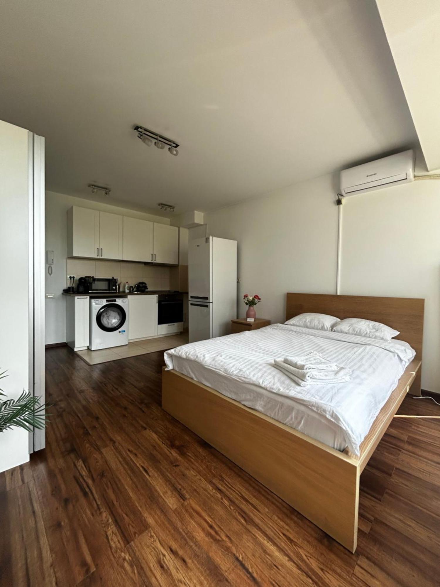 Cozy Apartment With Self Check-In Near Promenada Mall And Verdi Park Букурещ Екстериор снимка